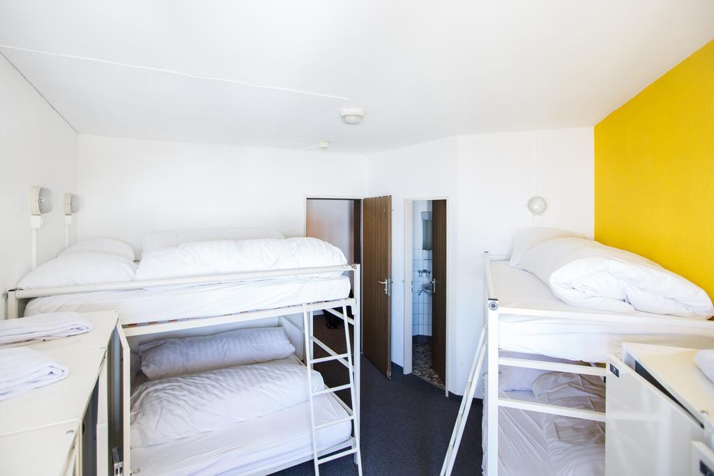 Vierbettzimmer mit Gemeinschaftsbad