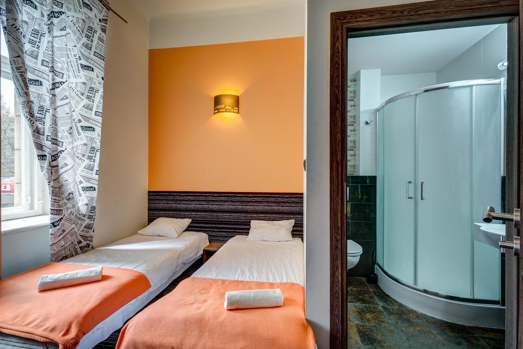 Zweibettzimmer mit eigenem Bad