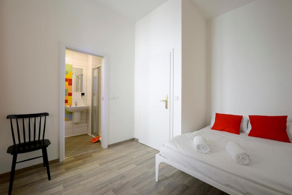 8-Bett-Zimmer mit Bad