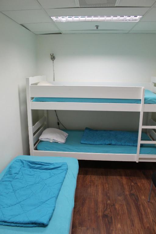 Dreibettzimmer mit Gemeinschaftsbad