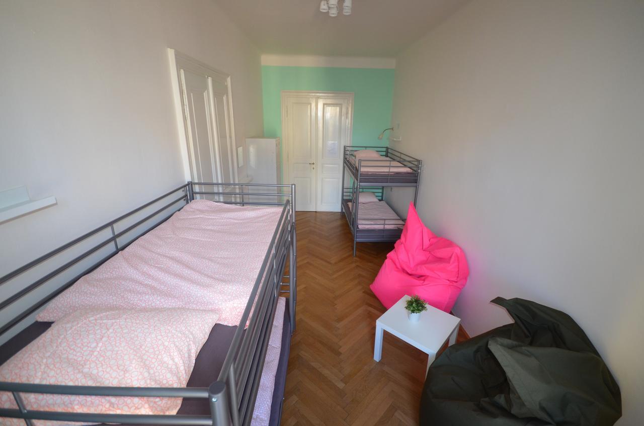 Bett im gemischten Schlafsaal mit 12 Betten