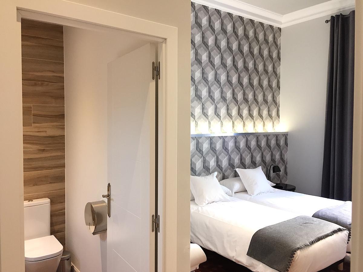 Zweibettzimmer mit eigenem Bad