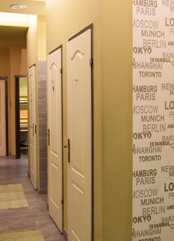 Einzelzimmer mit Gemeinschaftsdusche und -WC