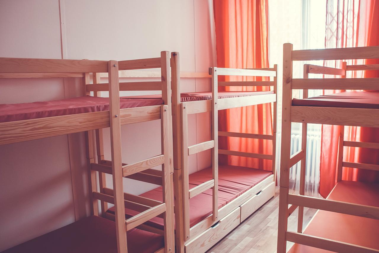 Etagenbett im Schlafsaal für Frauen