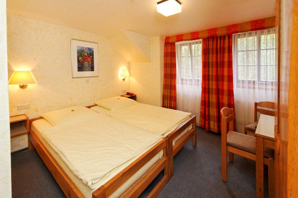 Doppel-/Zweibettzimmer mit Gemeinschaftsbad