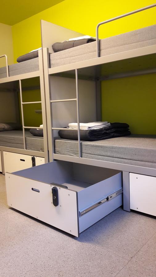 Einzelbett im 8-Bett-Schlafsaal für Frauen