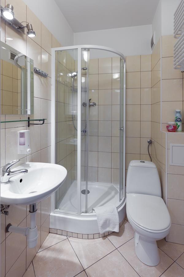 Zweibettzimmer mit eigenem Bad