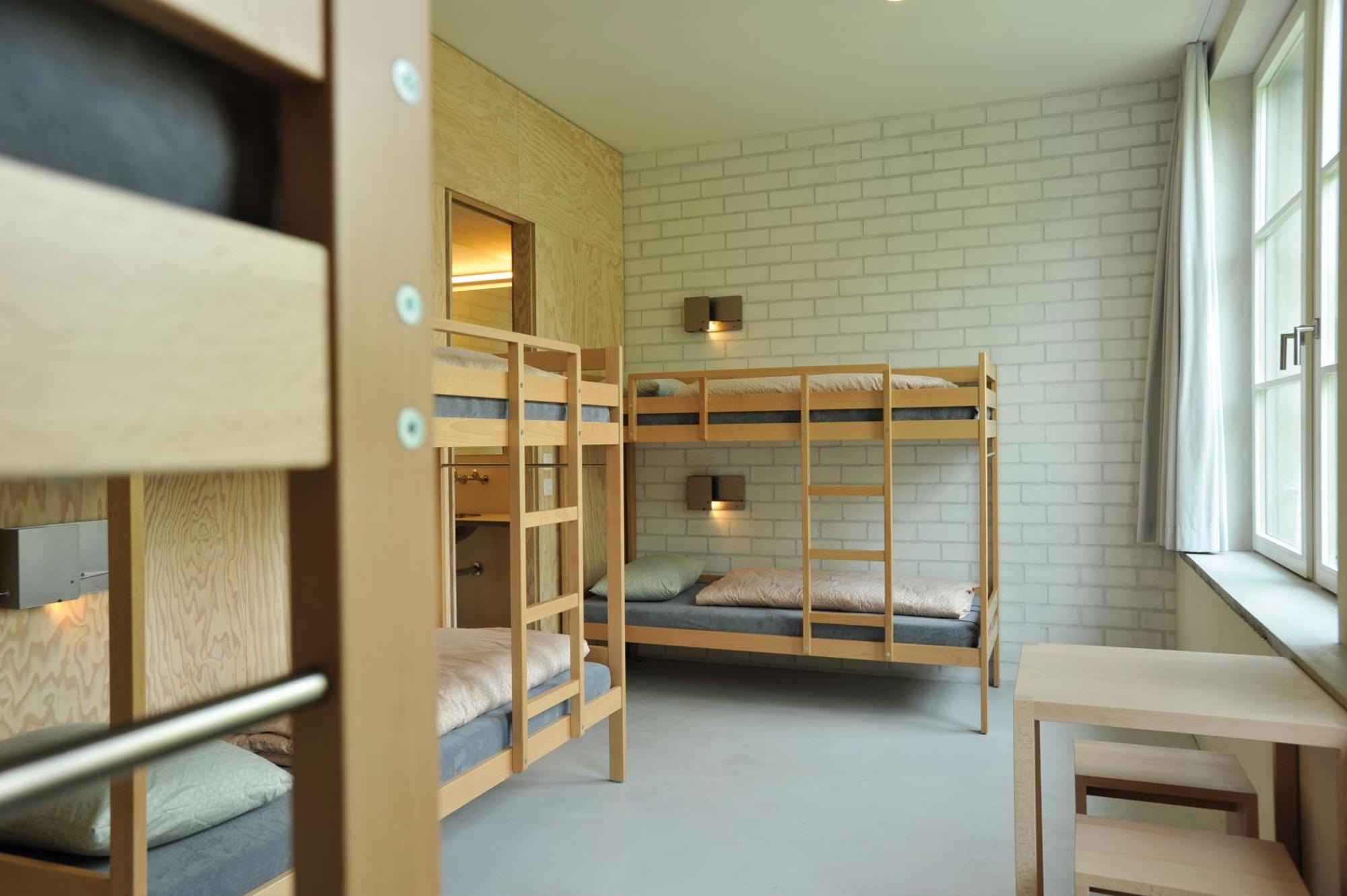 6-Bett-Zimmer mit Gemeinschaftsbad