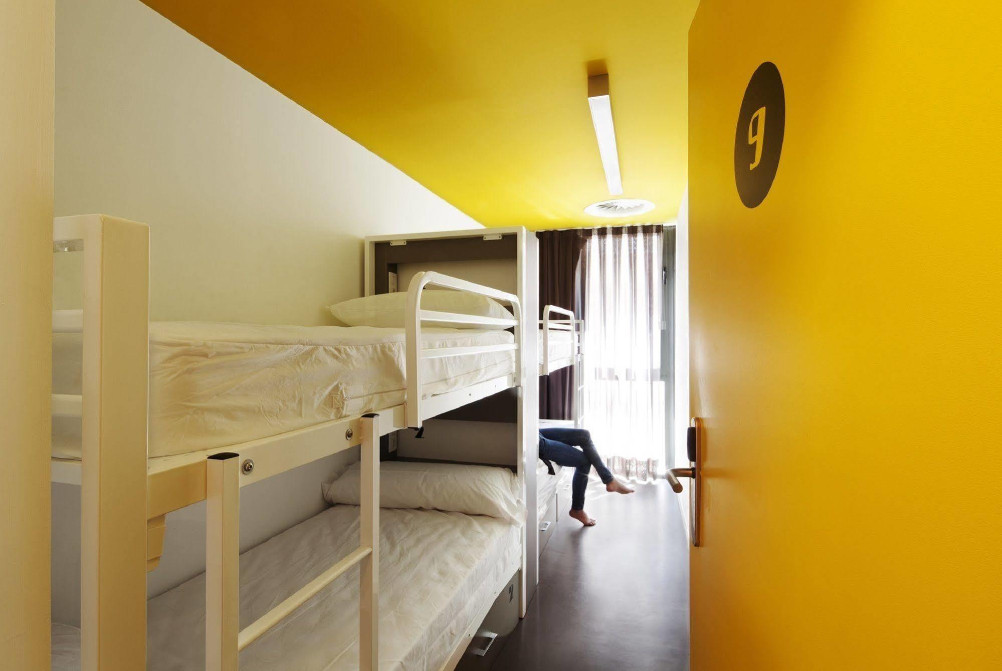 Bed 4-Bed Mixed Dormitory Room