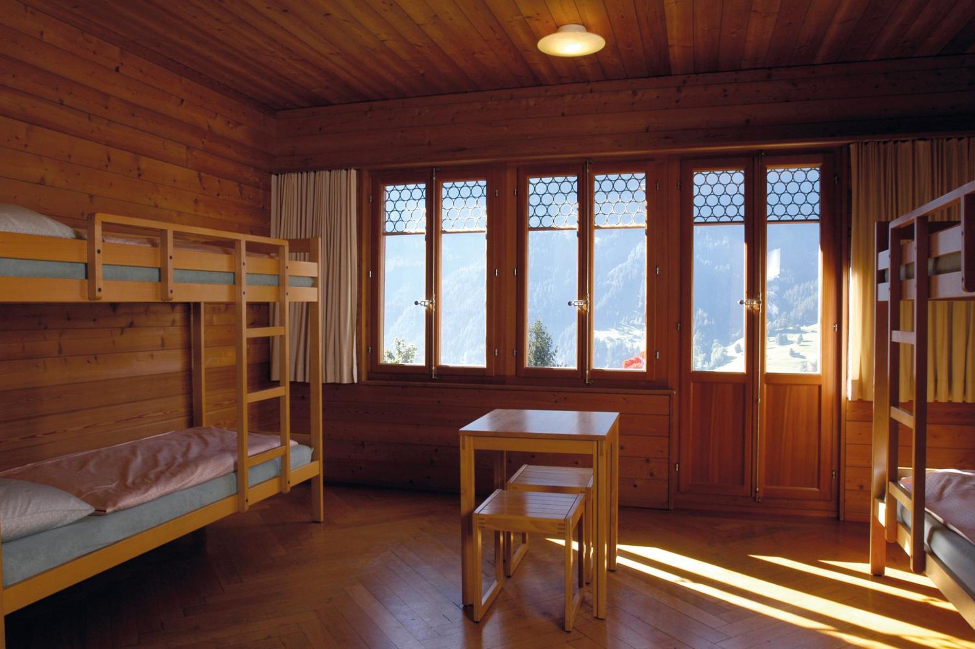 6-Bett-Zimmer mit Gemeinschaftsbad