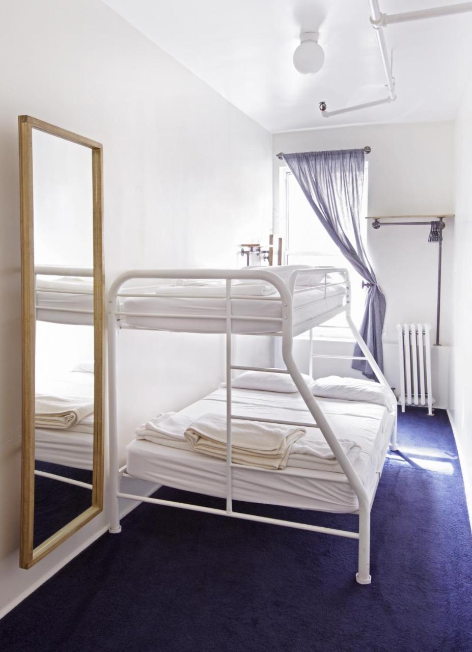 Dreibettzimmer mit Gemeinschaftsbad