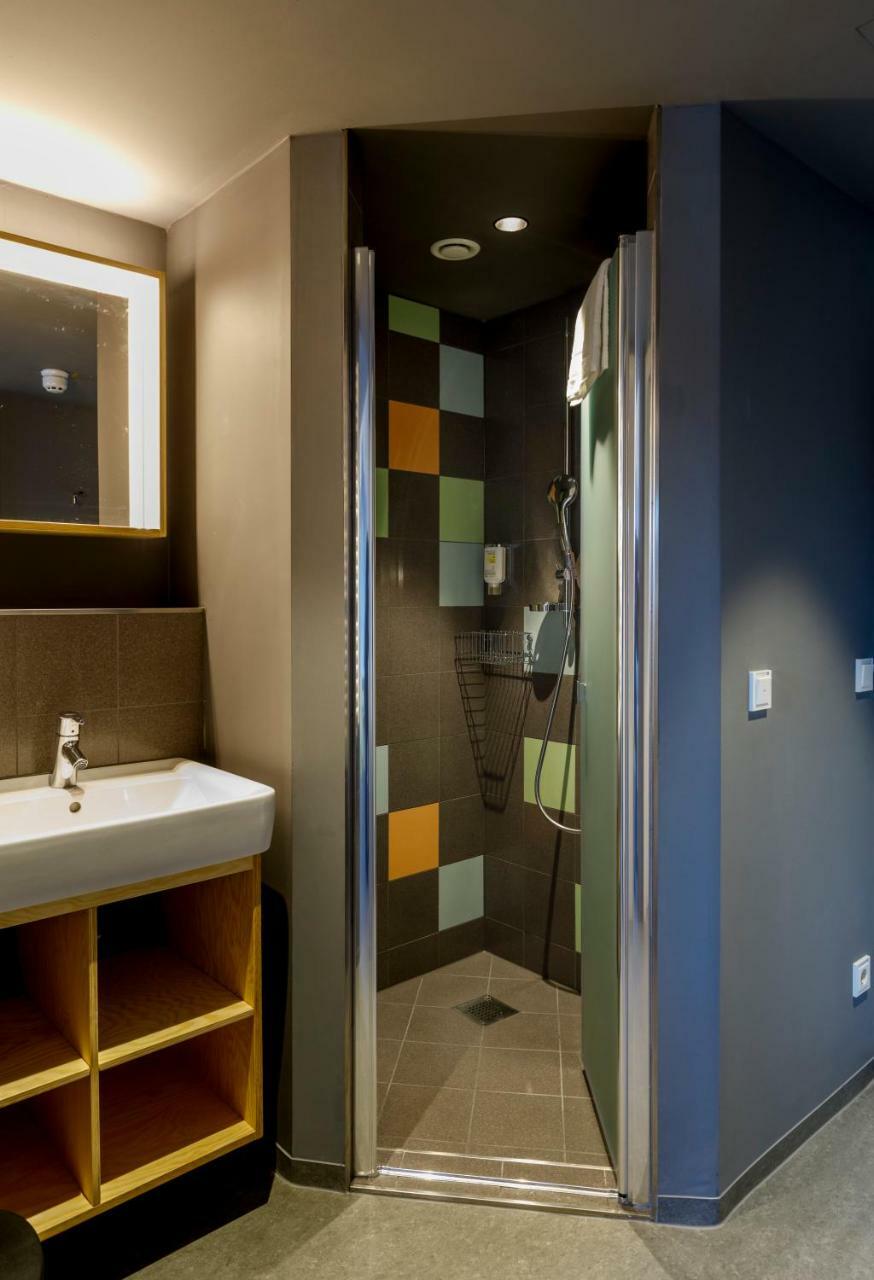 Twin Room Bathroom