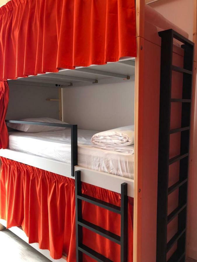 Einzelbett im 10-Betten-Schlafsaal für Männer