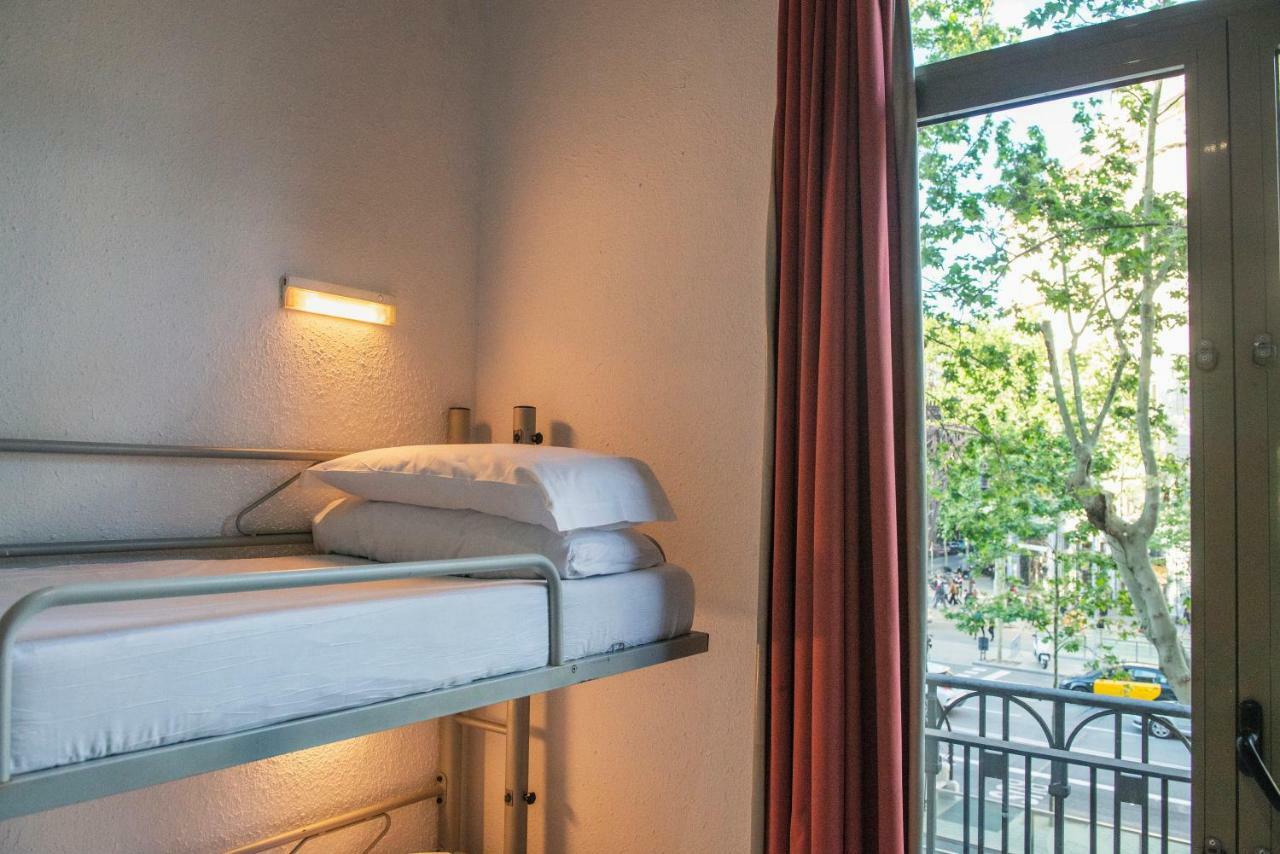 8-Bett-Zimmer mit Bad