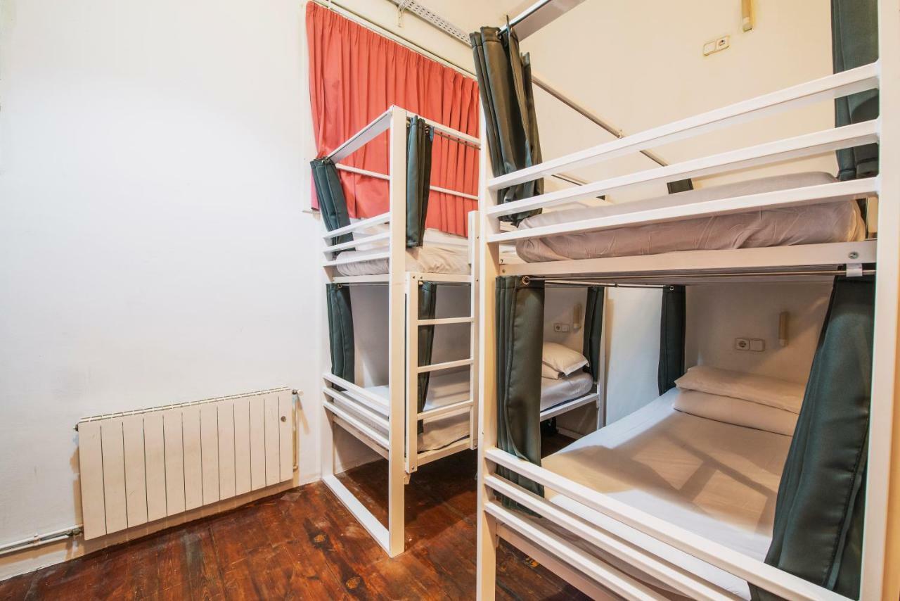 6-Bed Private Room Shared Bathroom