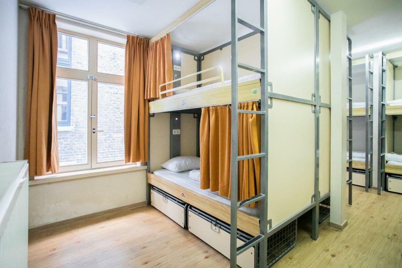 Einzelbett im 10-Betten-Schlafsaal (Frauen)