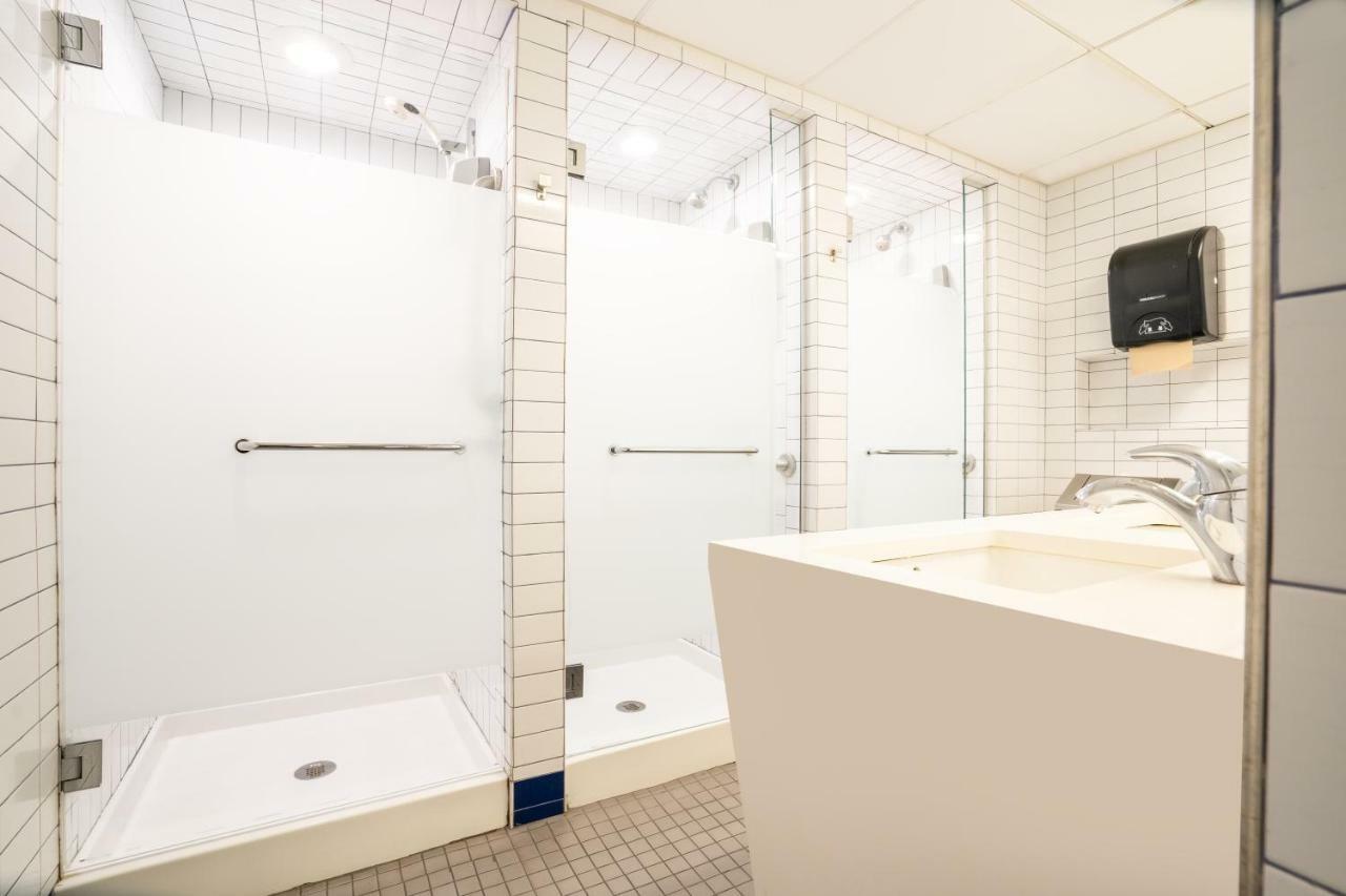 Privates Vierbettzimmer mit Gemeinschaftsbad