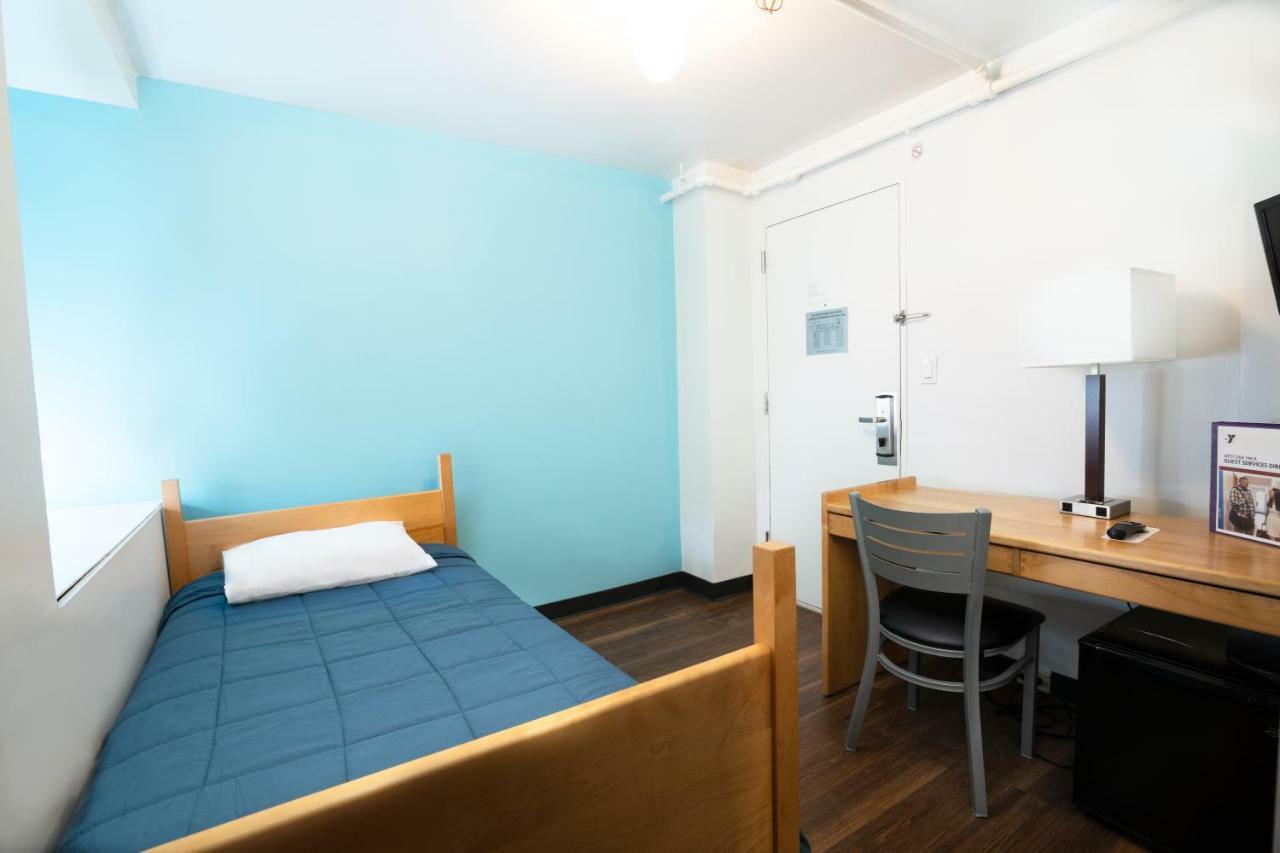 Privates Deluxe Einzelzimmer mit Parkblick und halbprivatem Bad