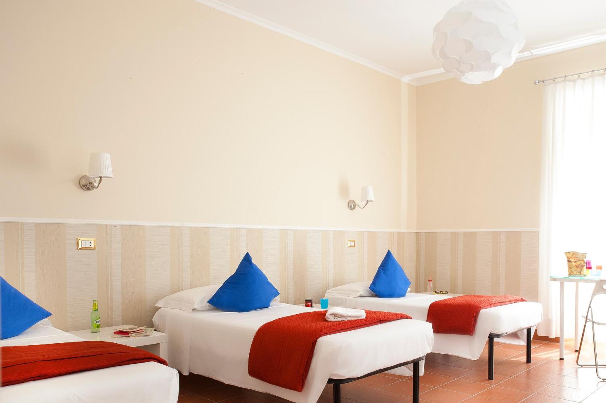 Basic Dreibettzimmer mit Gemeinschaftsbad