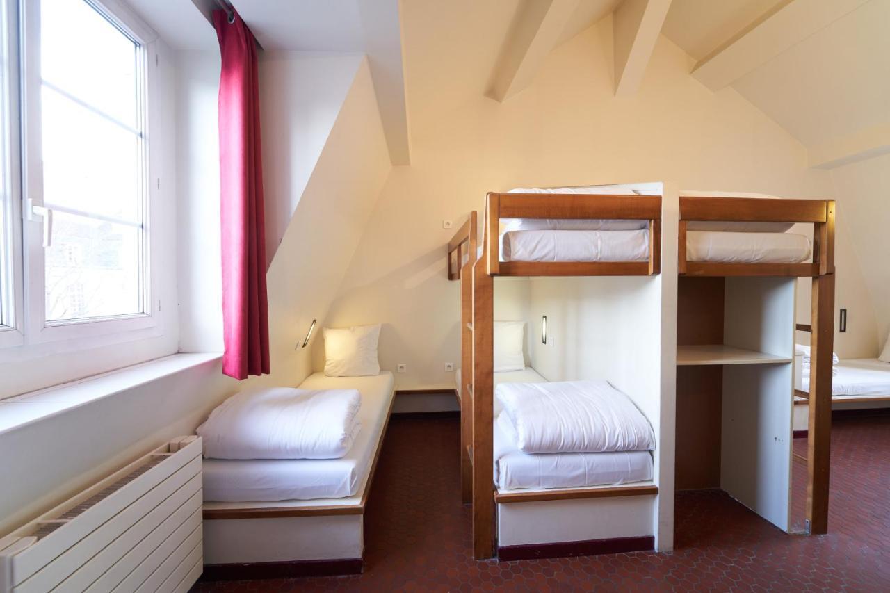 Einzelbett im Frauenschlafsaal