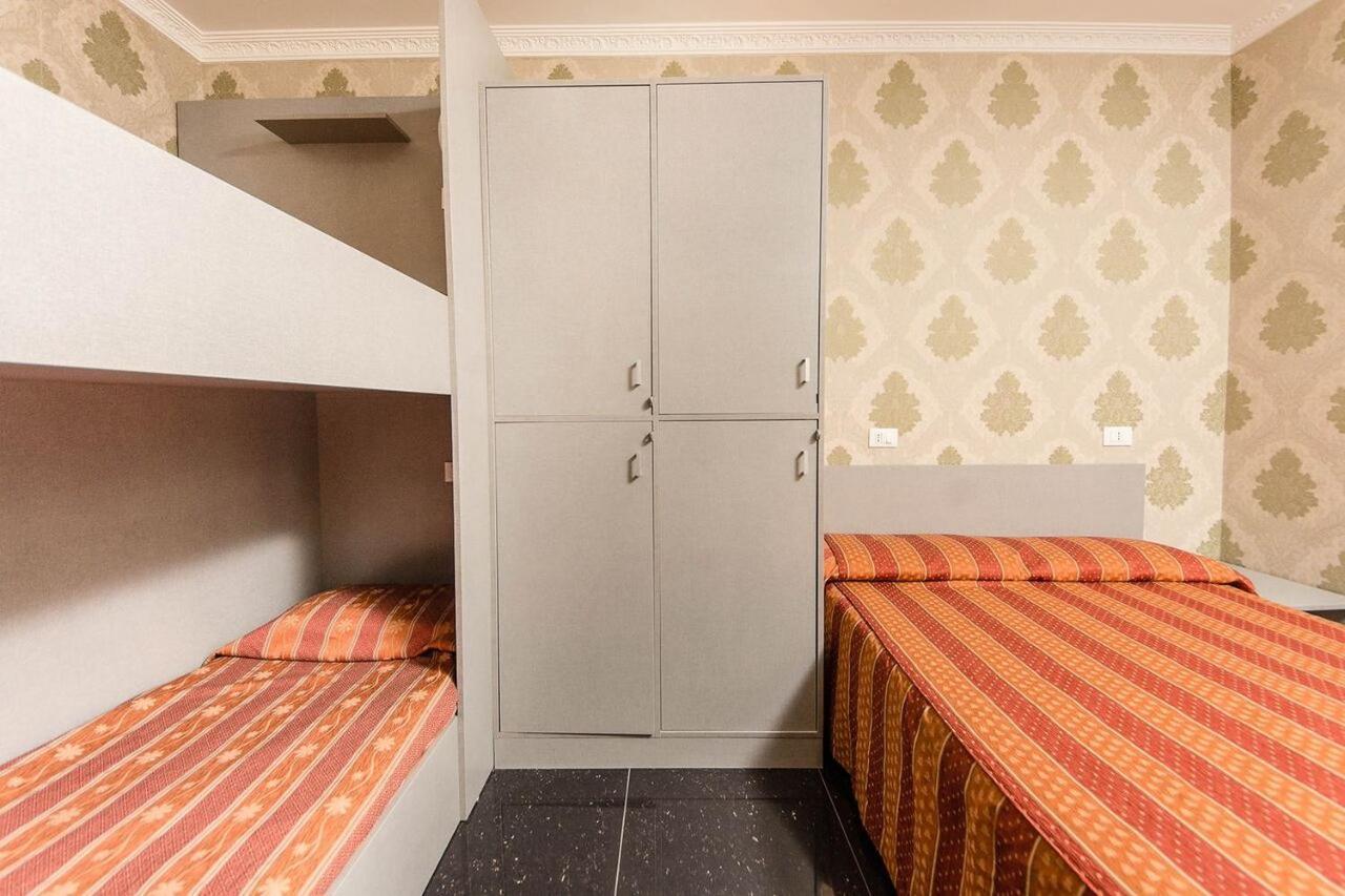 Vierbettzimmer mit eigenem Bad