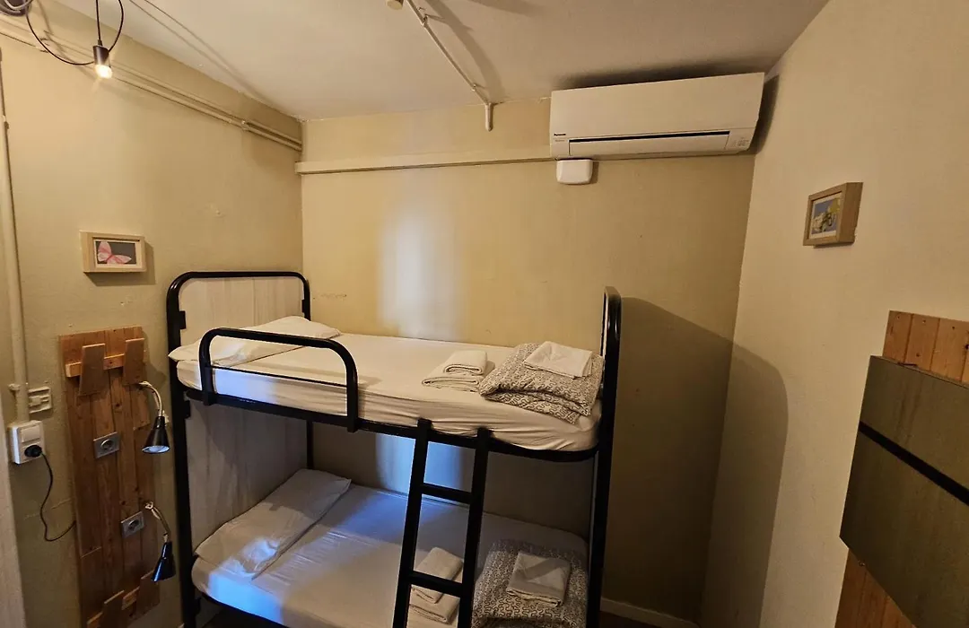 Wow Hostel Barcelona-1