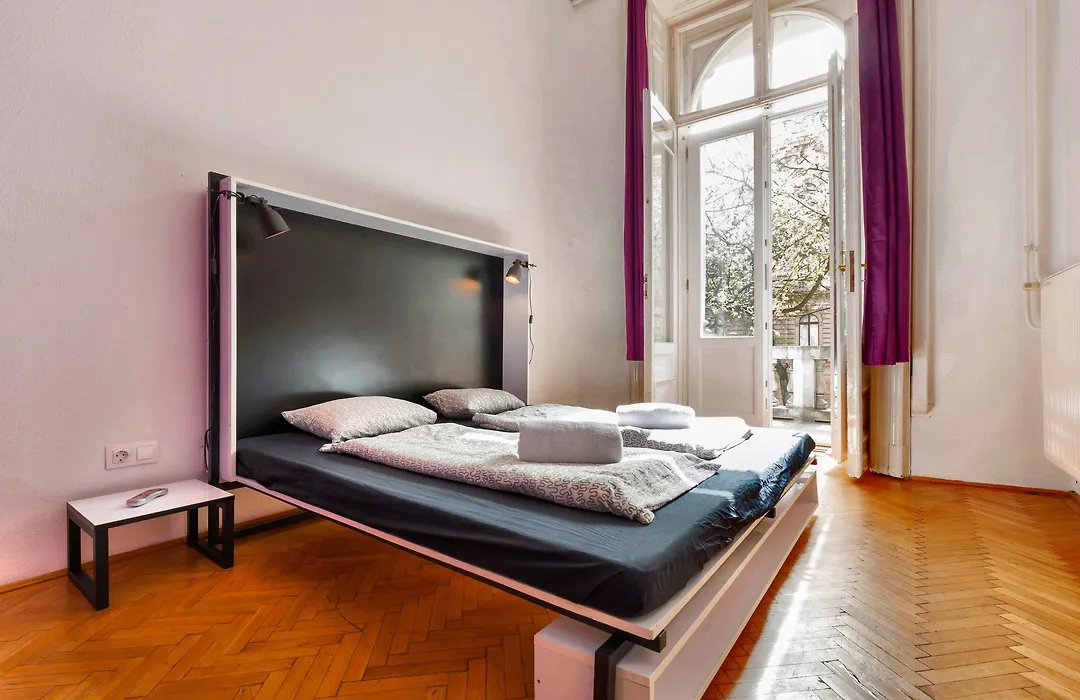 Adagio Hostel Basilica-1