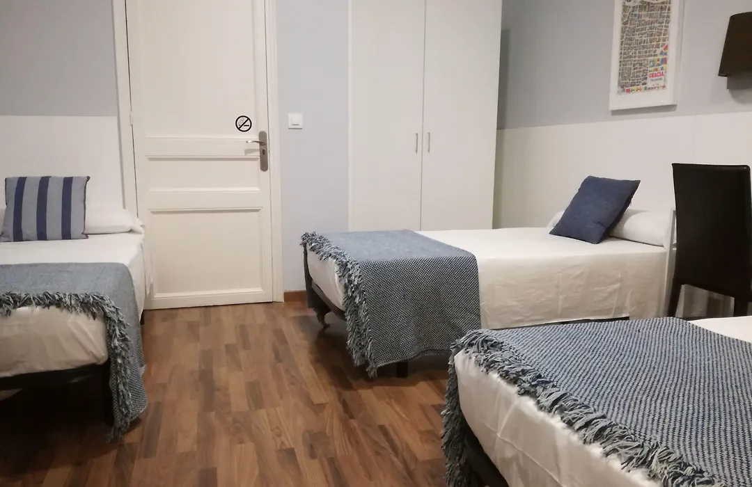 Hostal Lesseps-1