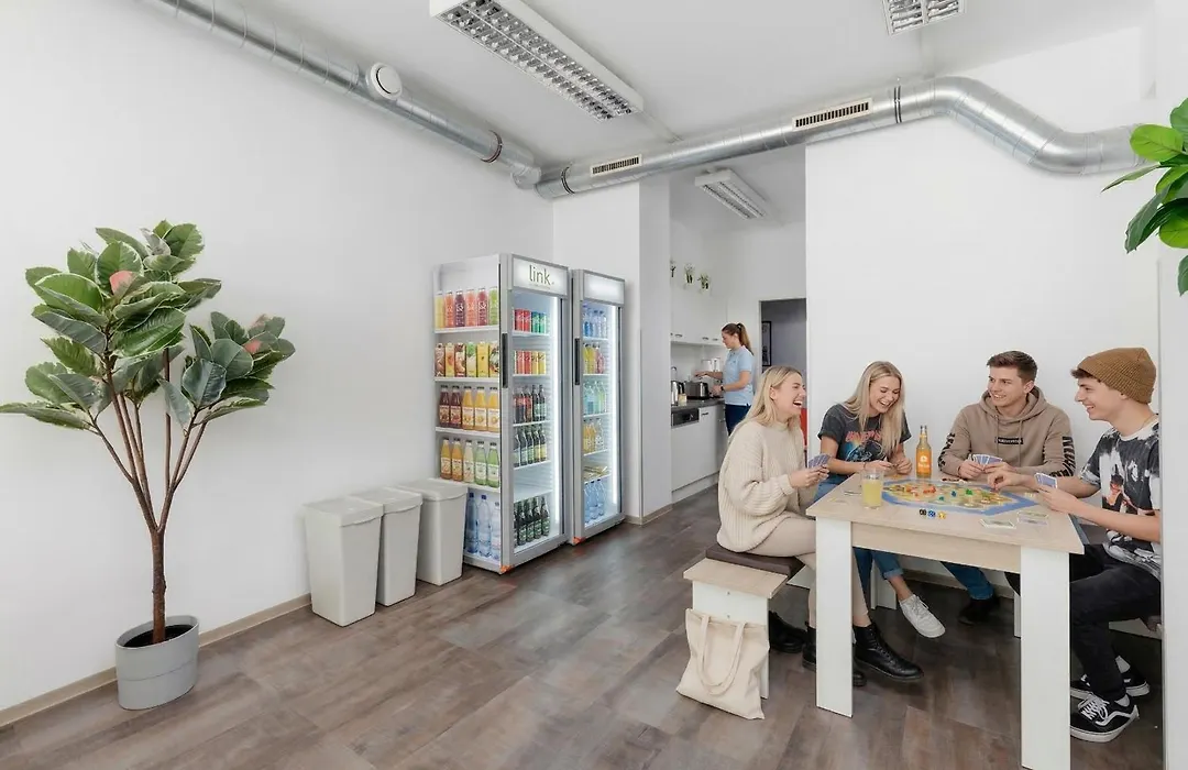 UrbanKey Studio Hostel - Vienna Neubau-1