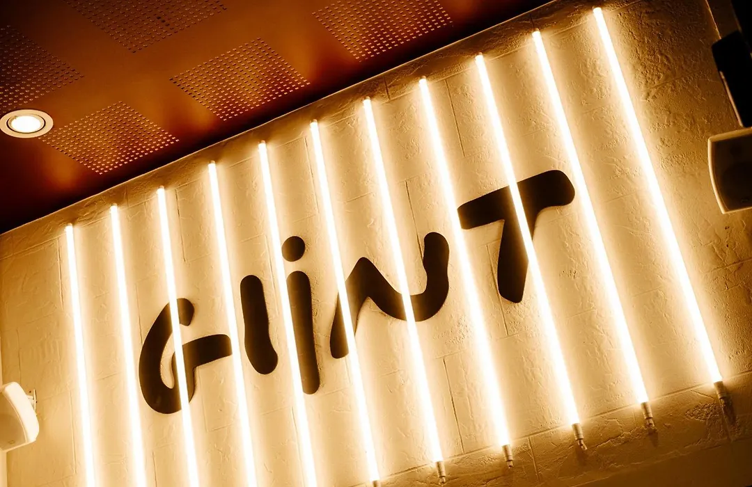 Glint Paris-1
