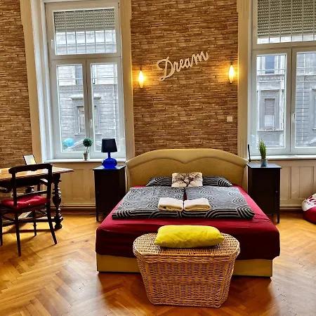 Zen Hostel By Central Market-3