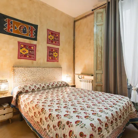 Hostal Artistic B&B-3