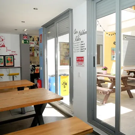 New Art Hostel - Albergue Juvenil-3