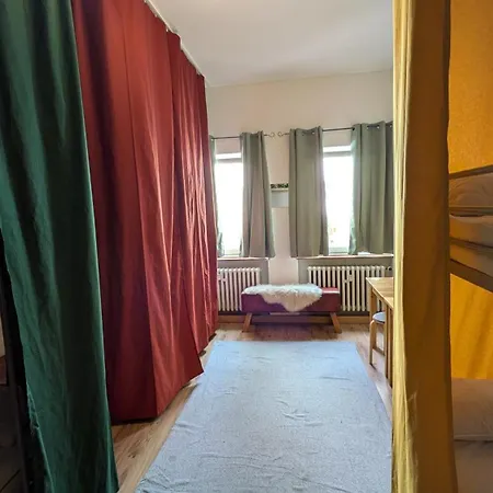 Hostel Très Schick-2