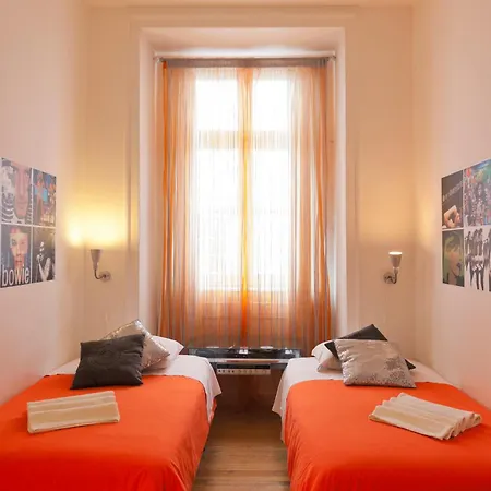 Living Lounge Hostel-2