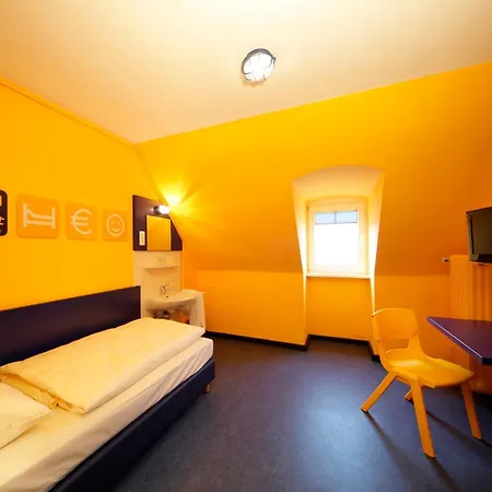 Bed'Nbudget Expo-Hostel Rooms-2