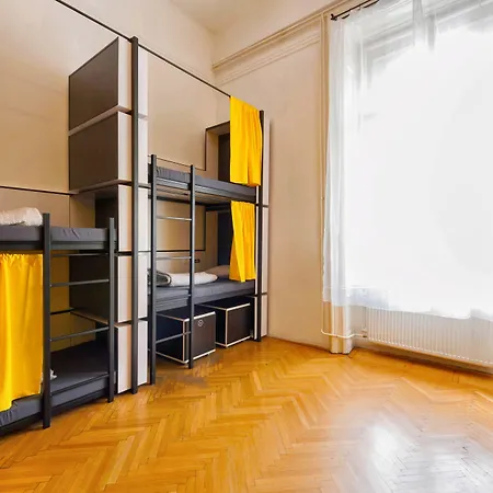 Adagio Hostel Basilica-2