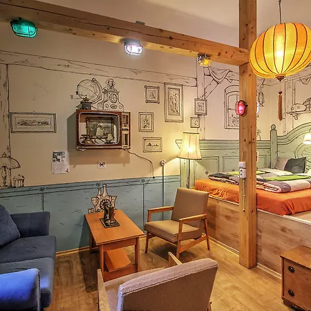 Lavender Circus Hostel, Doubles & Ensuites-2