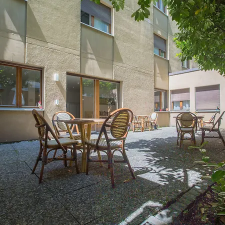 City Hostel Geneva-3