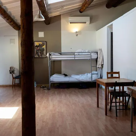 Hostel Vertigo Vieux-Port-2