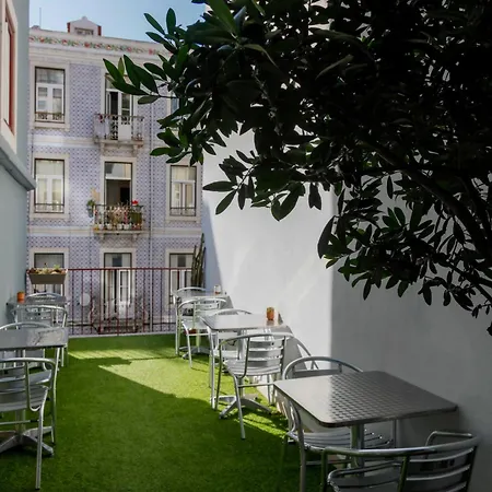 Lisbon Poets Inn-3
