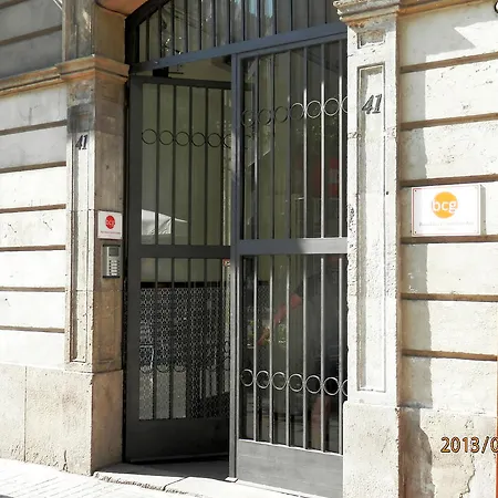Barcelona Central Garden Hostal-3