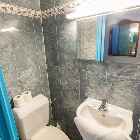 Baccarat Hostel-2