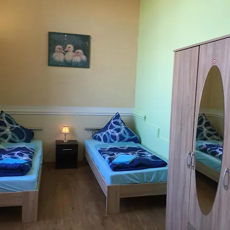 Preiswerte-Zimmer mit Bad-Miniküche, 24-7 Self Check In-3