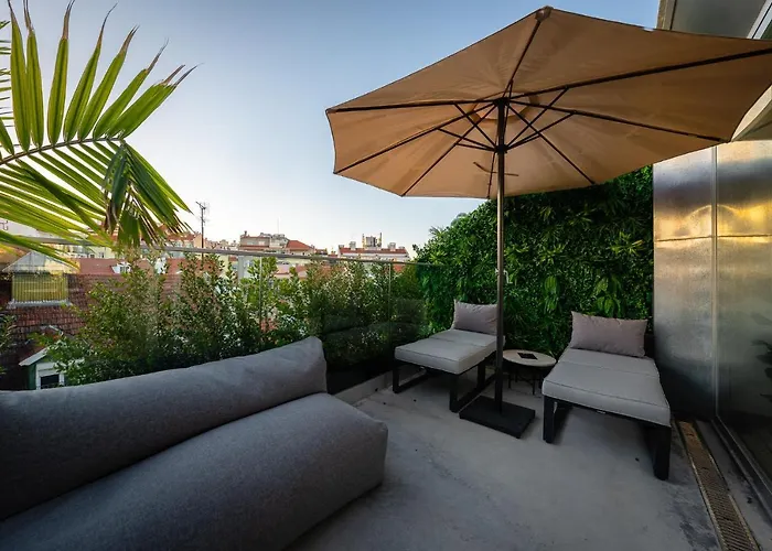 We Hate F Tourists Lissabon