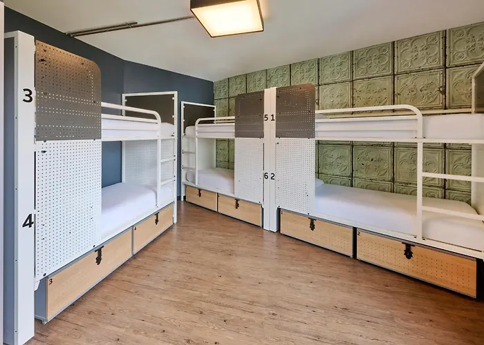Hostel Generator Paris