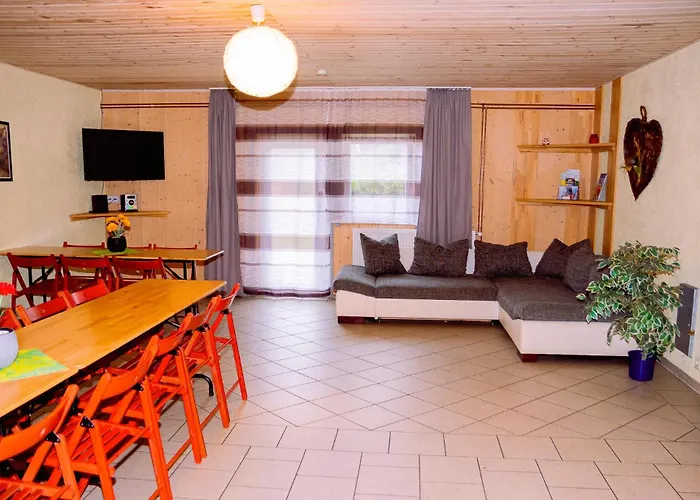 Hostel Waldhaus am Ferienpark Gruppenhaus Mirow