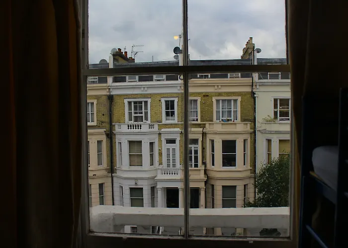 Saint James Backpackers London